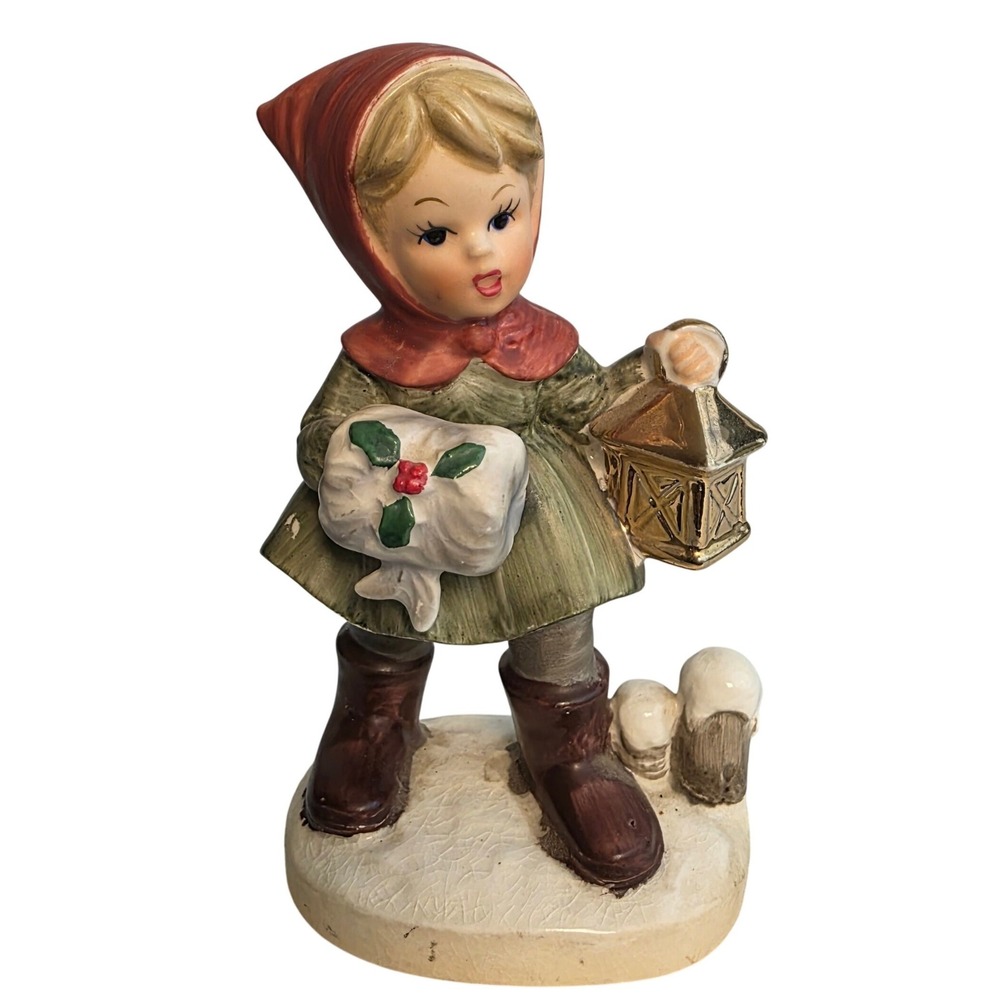 Rare Napco Christmas Girl Figurine X8367 Muff‎ Lantern Holly Hand Painted